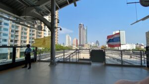 ミレニアムヒルトン　行き方８